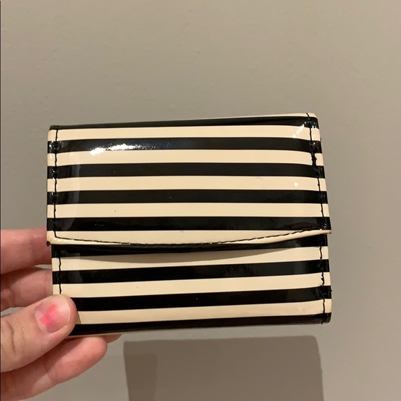 Black and White striped Guang Tong wallet - Picture 2 of 4